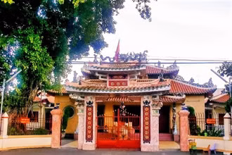 Đền thờ Nguyễn Trung Trực tọa tại số 8 đường Nguyễn Công Trứ, phường Vĩnh Thanh, TP Rạch Giá.