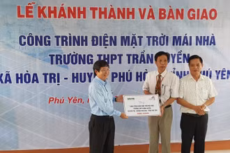 Bàn giao hệ thống điện mặt trời áp mái cho Trường THPT Trần Suyền.