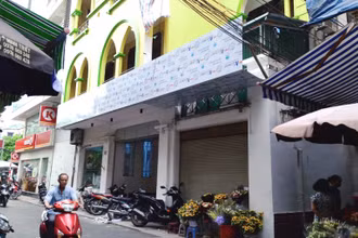Trung tâm ngoại ngữ Eagle Corp có địa chỉ tại số 3, ngõ 37 Lê Thanh Nghị, phường Bách Khoa (quận Hai Bà Trưng, Hà Nội) đã dỡ biển, ngừng hoạt động. 