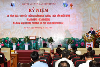 Thủ tướng Nguyễn Xuân Phúc dự và phát biểu ý kiến.