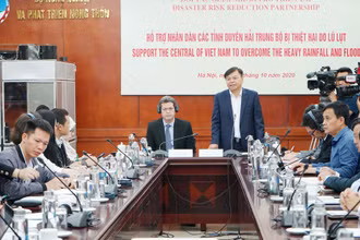 Thứ trưởng Nông nghiệp và Phát triển Nông thôn Nguyễn Hoàng Hiệp, Chủ tịch Đối tác Giảm nhẹ rủi ro thiên tai phát biểu tại cuộc họp.
