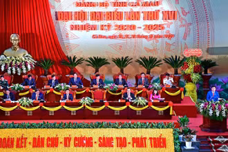 Phiên khai mạc Đại hội đại biểu Đảng bộ tỉnh Cà Mau sáng 27-10.