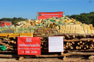 Tiêu hủy ma túy tại tỉnh Bokeo - tỉnh có nhiều vấn đề phức tạp liên quan tội phạm buôn bán ma túy.