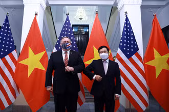 Phó Thủ tướng, Bộ trưởng Ngoại giao Phạm Bình Minh (bên phải) và Ngoại trưởng Hoa Kỳ Michael Pompeo. (Ảnh: Bộ Ngoại giao Việt Nam)