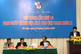 Hội nghị lần thứ 13 Ban Chấp hành Hội Nhà báo Việt Nam khóa X