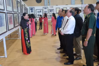 Đông đảo người xem Triển lãm bản đồ và trưng bày tư liệu "Hoàng Sa, Trường Sa của Việt Nam-Những bằng chứng lịch sử và pháp lý".