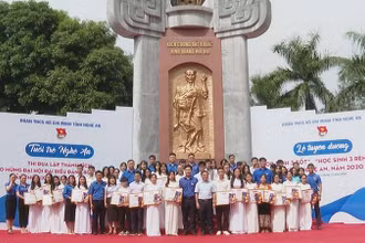 Nghệ An tuyên dương 40 học sinh tiêu biểu năm học 2019 - 2020