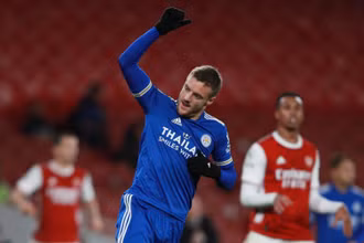 J. Vardy ghi bàn thắng duy nhất của trận đấu cho Leicester.