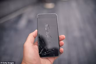 Công nghệ được Apple đề xuất sẽ sử dụng một vật liệu mềm dẻo, có thể trở lại dạng ban đầu khi được nung nóng để tự sửa chữa màn hình nứt vỡ.
