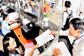 Doanh nghiệp làm thủ tục thông quan hàng hóa tại cảng Cát Lái, TP Hồ Chí Minh (Ảnh minh họa: Hoàng Liêm).