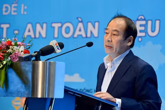 PGS, TS Trần Đắc Phu, nguyên Cục trưởng Cục Y tế dự phòng phát biểu tại phiên thảo luận "chính sách mở đường". (Ảnh: BTC)
