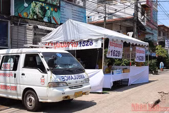 Năm 2021, chính quyền Thủ đô Vientiane tăng cường nhiều trạm y tế di động, chủ động công tác phòng chống dịch và hỗ trợ y tế cho người dân. 