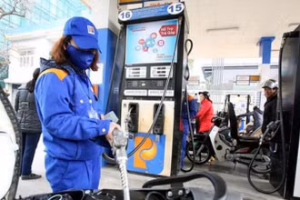 Bộ Tài chính đề xuất giảm thuế bảo vệ môi trường 2.000 đồng/lít xăng.