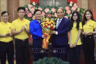 Chủ tịch nước Nguyễn Xuân Phúc gặp mặt gương mặt trẻ Việt Nam tiêu biểu năm 2021
