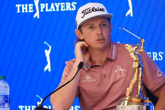 Cameron Smith bên chiếc cúp vô địch The Players Championship 2022. (Ảnh: PGA)