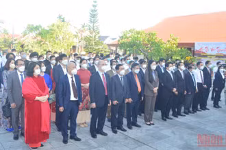 Các đại biểu cùng nhau ôn lại cuộc đời, sự nghiệp hoạt động cách mạng của Thủ tướng Phạm Văn Đồng.