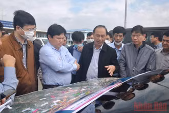 Lãnh đạo Bộ Giao thông vận tải và tỉnh Quảng Ngãi kiểm tra hiện trường hướng tuyến dự án cao tốc bắc-nam phía đông, đoạn qua Quảng Ngãi.