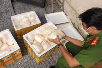Kho kem trộn bị lực lượng chức năng phát hiện.