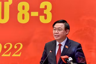 Chủ tịch Quốc hội Vương Đình Huệ phát biểu chúc mừng đội tuyển bóng đã nữ quốc gia Việt Nam. (Ảnh: Đăng Anh)