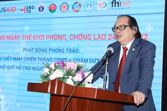 PGS, TS Nguyễn Viết Nhung, Giám đốc Bệnh viện Phổi Trung ương, Chủ nhiệm Chương trình Chống lao quốc gia phát biểu tại chương trình.