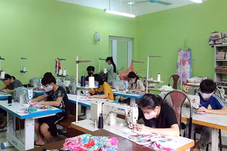 Học sinh tại Trung tâm Phục hồi chức năng người khuyết tật Thụy An, Hà Nội. (Ảnh: Molisa).