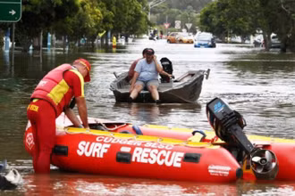 Mưa lớn đang gây ngập lụt nghiêm trọng ở bang New South Wales, Australia. Ảnh: REUTERS