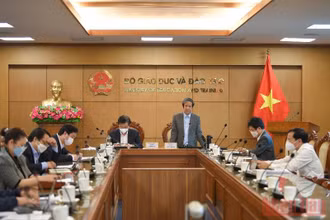 Hội nghị trực tuyến với các địa phương về việc tiếp tục thực hiện Chương trình Giáo dục phổ thông mới.