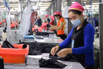 Sản xuất hàng xuất khẩu tại một doanh nghiệp ở huyện Nhơn Trạch, tỉnh Đồng Nai.