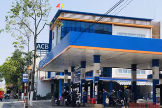 Nhiều cửa hàng xăng dầu tại Bạc Liêu khắc phục mọi khó khăn, luôn mở cửa hoạt động phục vụ khách hàng. (Ảnh chụp trưa 11/3)
