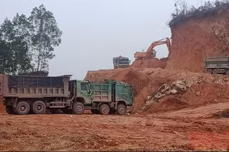 Mỏ đất Núi Lầm và Núi Hiếu đang bị khai thác rầm rộ dù đã hết hạn.