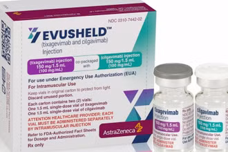 Thuốc kháng thể đơn dòng Evusheld của AstraZeneca. (Ảnh: Reuters)