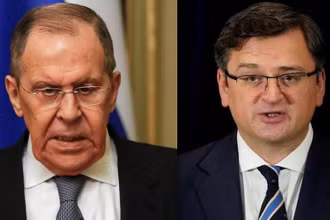 Ngoại trưởng Nga Sergei Lavrov (trái) và người đồng cấp Ukraine Dmytro Kuleba. (Ảnh: Reuters)
