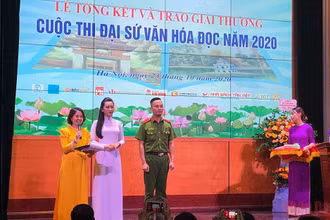 Các thí sinh đoạt giải tại Cuộc thi Đại sứ Văn hóa đọc năm 2020.