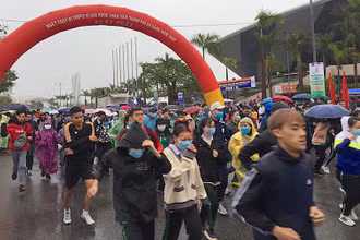 Người dân tham gia Ngày chạy Olympic vì sức khỏe năm 2020. 