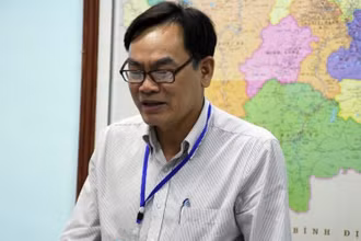 Ông Lê Báy, Phó Giám đốc Sở Y tế Quảng Ngãi thông tin liên quan chi phí mai táng.