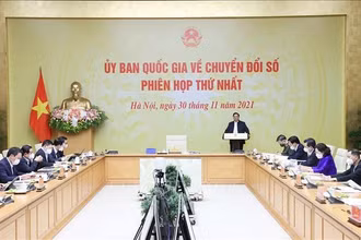 Phiên họp thứ nhất của Ủy ban Quốc gia về chuyển đổi số. (Ảnh: TTXVN)