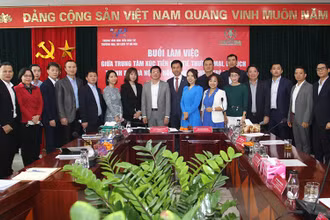 Buổi làm việc giữa HPA và Hội Doanh nghiệp trẻ Hà Nội trao đổi về nội dung hợp tác trong công tác xúc tiến đầu tư, thương mại, du lịch thời gian tới. (Ảnh: HPA)