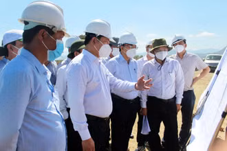 Đoàn công tác của UBND tỉnh Ninh Thuận đi kiểm tra thực tế tiến độ thi công của Dự án Hồ chứa nước Sông Than.