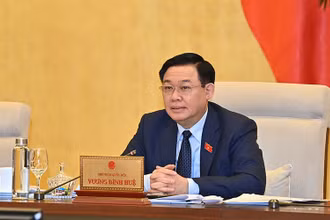 Chủ tịch Quốc hội Vương Đình Huệ phát biểu ý kiến chỉ đạo tại phiên họp của Ủy ban Thường vụ Quốc hội.