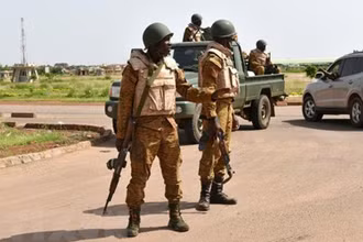 Binh sĩ Burkina Faso tuần tra tại Ouagadougou. (Ảnh: AFP/TTXVN)