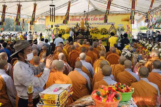 Lễ tưởng niệm và cầu siêu tại bờ biển Cửa Đại. 
