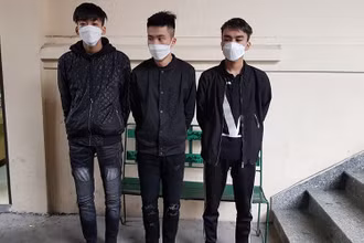 3 trong số các đối tượng tham gia hỗn chiến trên đường phố bị Công an bắt giữ. 