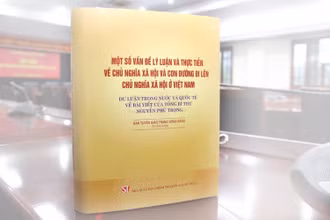 Cuốn sách “Một số vấn đề lý luận và thực tiễn về chủ nghĩa xã hội và con đường đi lên chủ nghĩa xã hội ở Việt Nam”. (Nguồn: Tạp chí Tuyên giáo)
