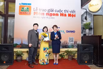 Tác giả Tạ Thị Thanh Hải đoạt giải nhất cuộc thi. (Ảnh: Ban tổ chức cung cấp)