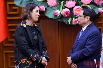 Thủ tướng Phạm Minh Chính tiếp bà Tredene Dobson, Đại sứ New Zealand tại Việt Nam. (Ảnh: Trần Hải)