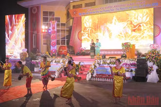 Các nghệ nhân, nghệ sĩ, diễn viên biểu diễn tại Lễ Khai mạc.