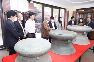 Nhiều cổ vật có giá trị lịch sử, văn hóa được trưng bày tại Ninh Bình.