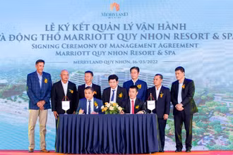 Đại diện Tập đoàn Hưng Thịnh và Tập đoàn Marriott International ký kết quản lý vận hành dự án Marriott Quy Nhon Resort & Spa.