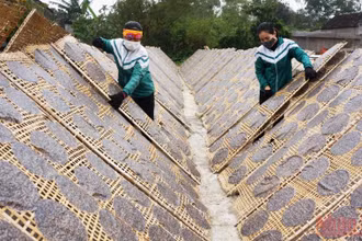 Bánh đa vừng Nguyên Lâm (Kỳ Anh) kế thừa phương thức truyền thống nên giữ được hương vị riêng.