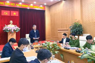 Ðại tướng Tô Lâm, Bộ trưởng Công an, Tổ trưởng Tổ công tác Chính phủ triển khai Ðề án 06 chủ trì buổi họp tháo gỡ khó khăn, vướng mắc trong quá trình thực hiện đề án. 